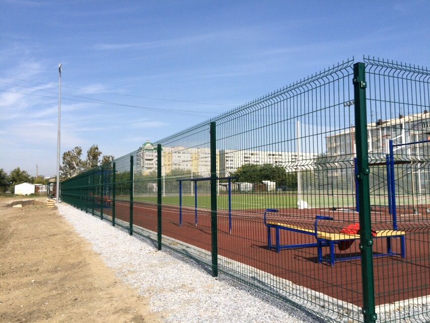 Забор вокруг площадки